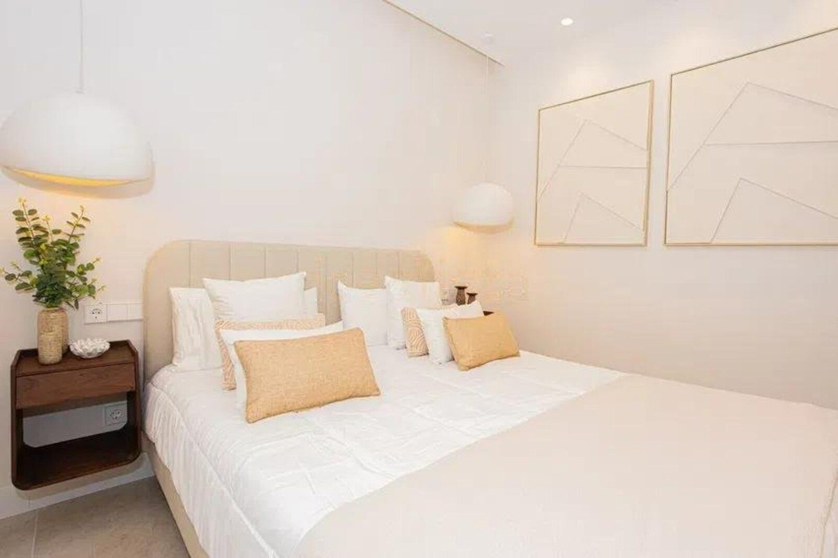 4 Bed Apartment for sale in Nueva Andalucía Costa Del Sol, Málaga, Spain
