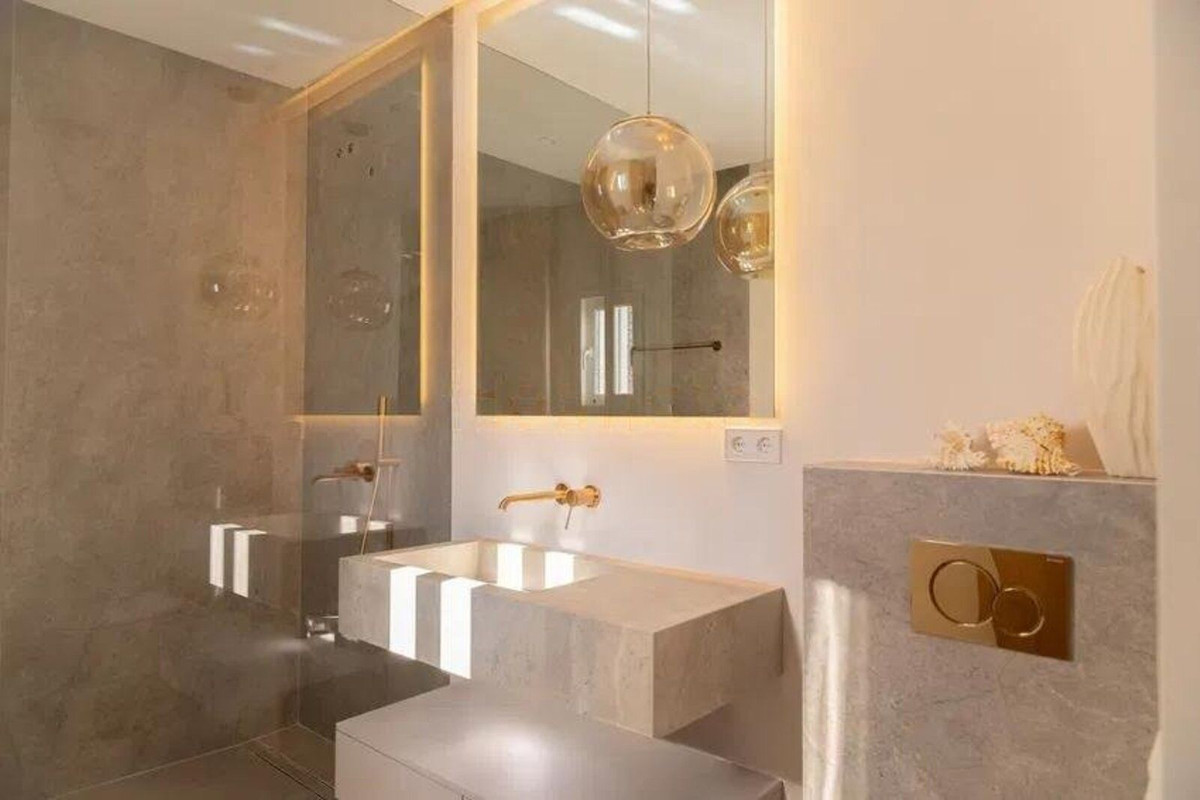 4 Bed Apartment for sale in Nueva Andalucía Costa Del Sol, Málaga, Spain