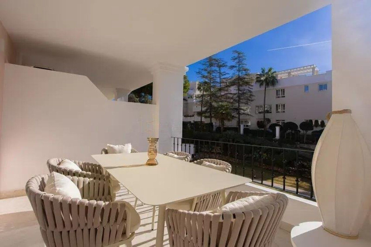 4 Bed Apartment for sale in Nueva Andalucía Costa Del Sol, Málaga, Spain