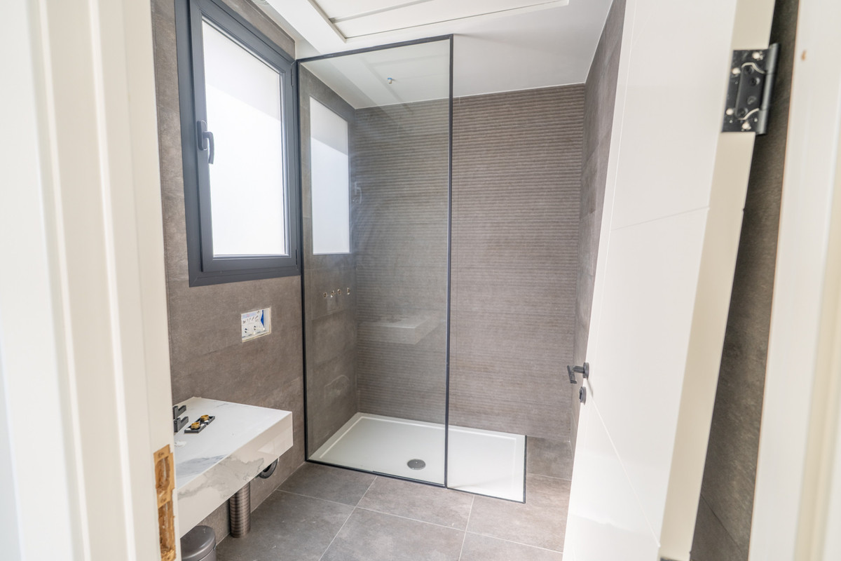 Se vende Villa - Chalet de 3 dormitorios en Costa Del Sol, Málaga, España