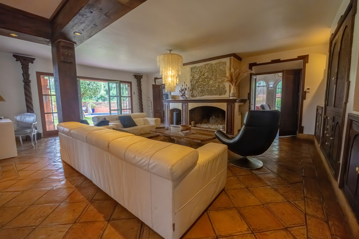 5 Bed Townhouse for sale in Nueva Andalucía Costa Del Sol, Málaga, Spain
