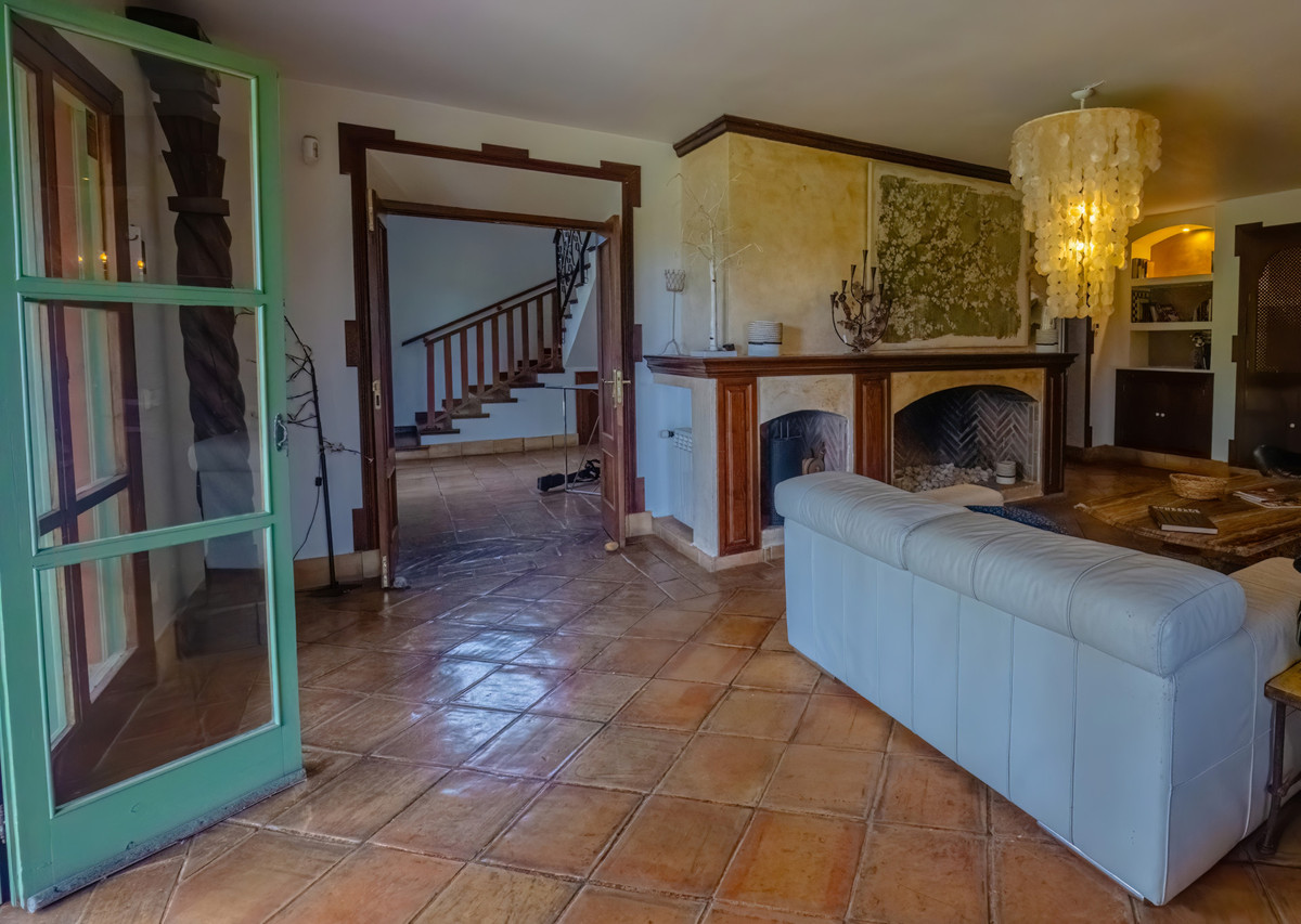 5 Bed Townhouse for sale in Nueva Andalucía Costa Del Sol, Málaga, Spain