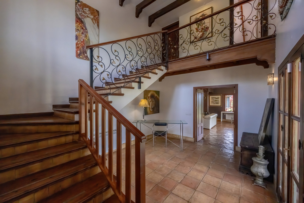 5 Bed Townhouse for sale in Nueva Andalucía Costa Del Sol, Málaga, Spain