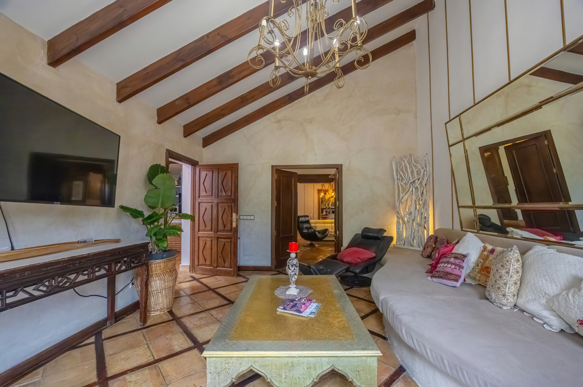 5 Bed Townhouse for sale in Nueva Andalucía Costa Del Sol, Málaga, Spain