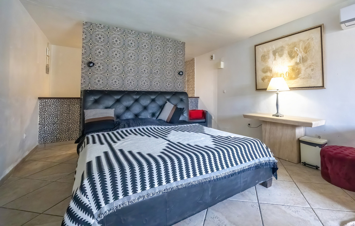 5 Bed Townhouse for sale in Nueva Andalucía Costa Del Sol, Málaga, Spain