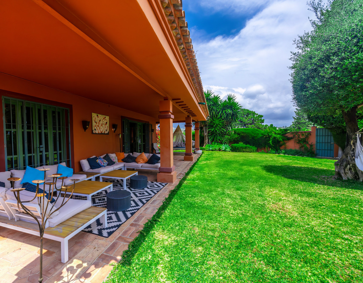 5 Bed Townhouse for sale in Nueva Andalucía Costa Del Sol, Málaga, Spain