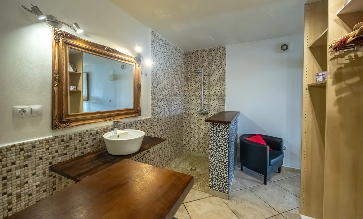 5 Bed Townhouse for sale in Nueva Andalucía Costa Del Sol, Málaga, Spain