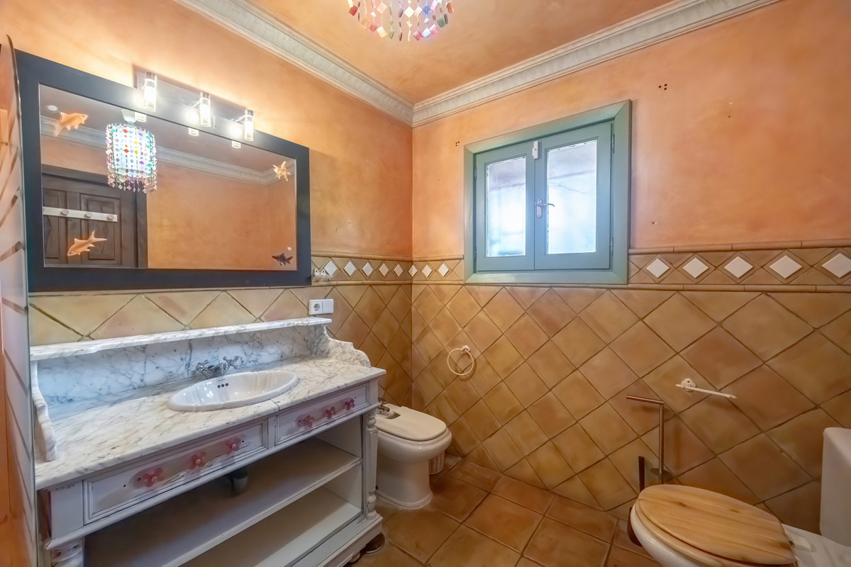 5 Bed Townhouse for sale in Nueva Andalucía Costa Del Sol, Málaga, Spain