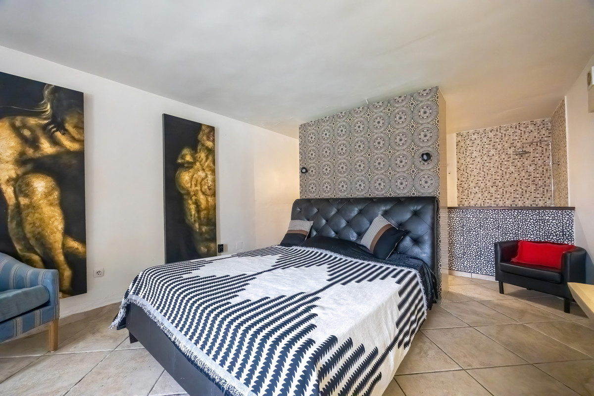 5 Bed Townhouse for sale in Nueva Andalucía Costa Del Sol, Málaga, Spain