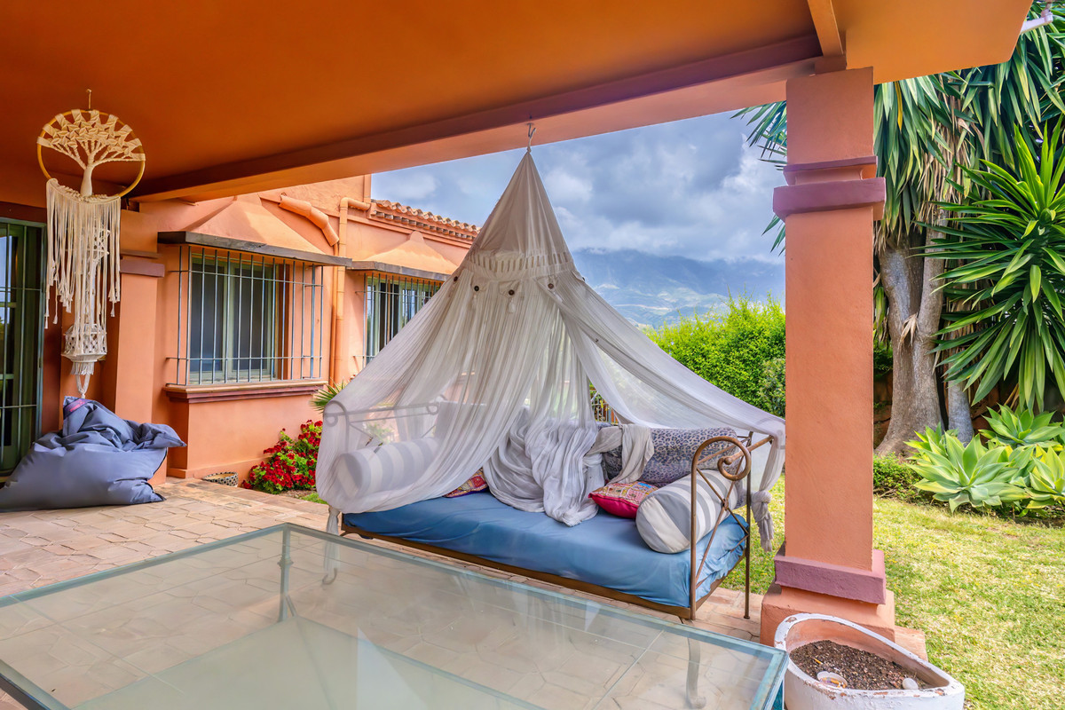 5 Bed Townhouse for sale in Nueva Andalucía Costa Del Sol, Málaga, Spain