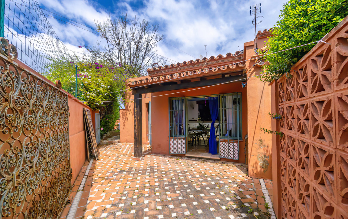 5 Bed Townhouse for sale in Nueva Andalucía Costa Del Sol, Málaga, Spain