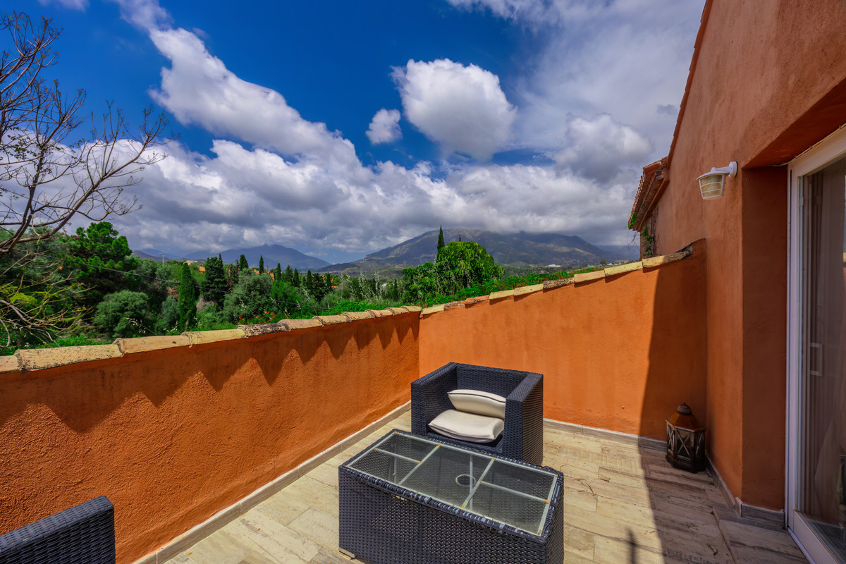 5 Bed Townhouse for sale in Nueva Andalucía Costa Del Sol, Málaga, Spain