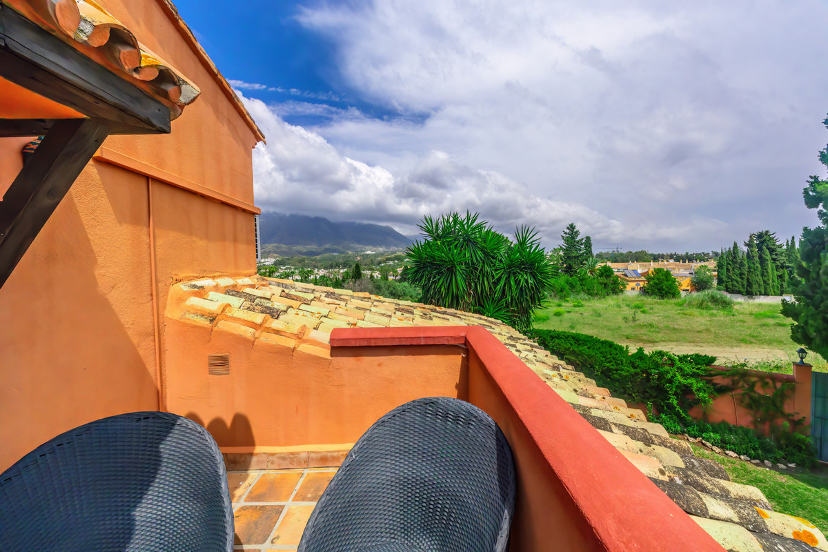 5 Bed Townhouse for sale in Nueva Andalucía Costa Del Sol, Málaga, Spain