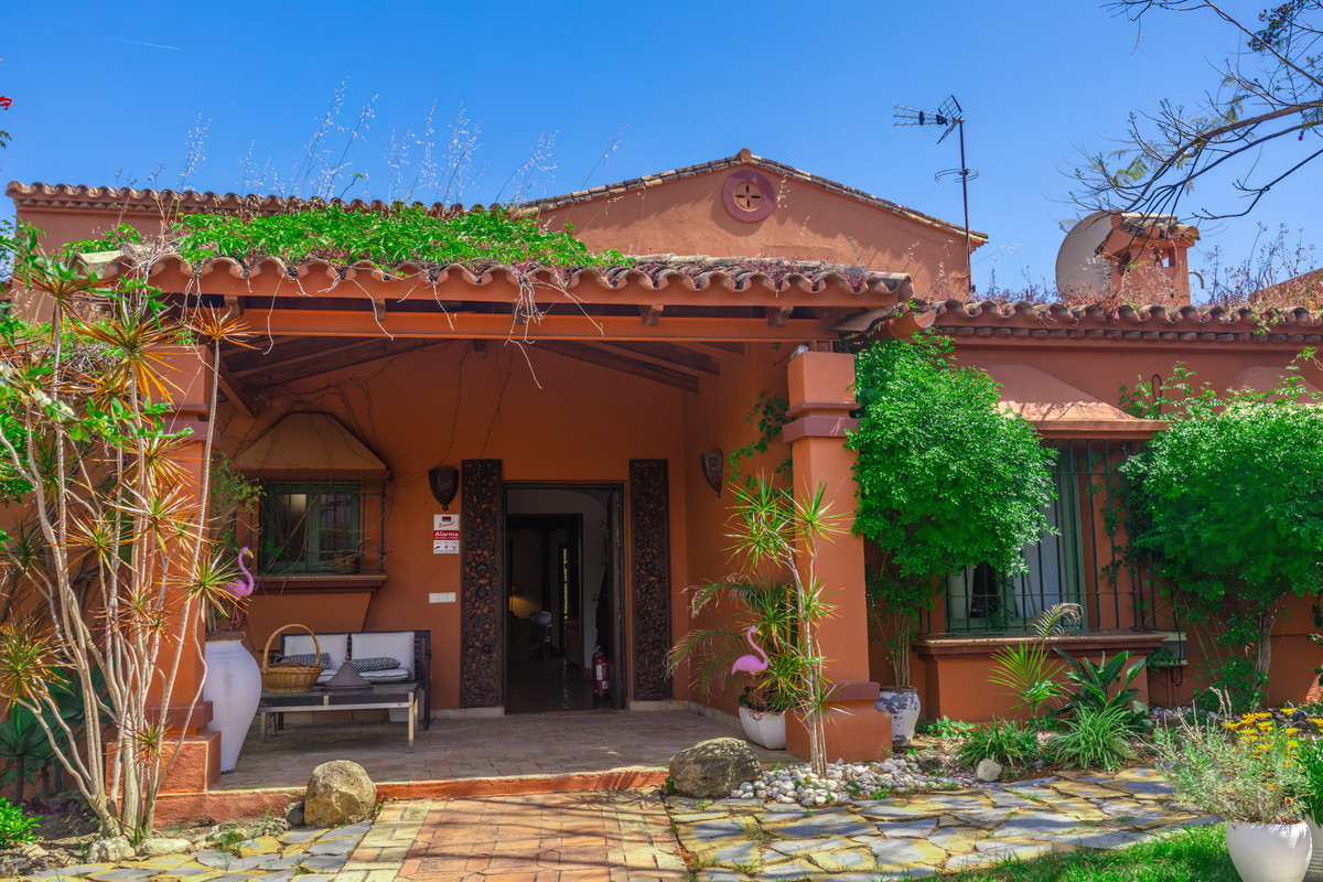 5 Bed Townhouse for sale in Nueva Andalucía Costa Del Sol, Málaga, Spain