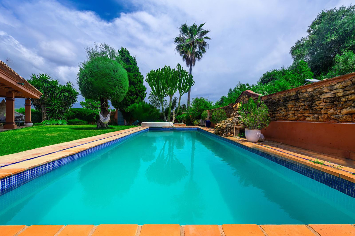 5 Bed Townhouse for sale in Nueva Andalucía Costa Del Sol, Málaga, Spain