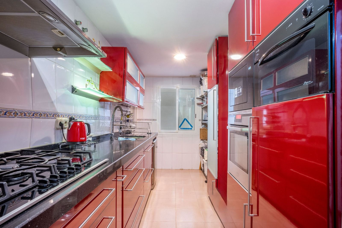 3 Bed Apartment for sale in Fuengirola Costa Del Sol, Málaga, Spain