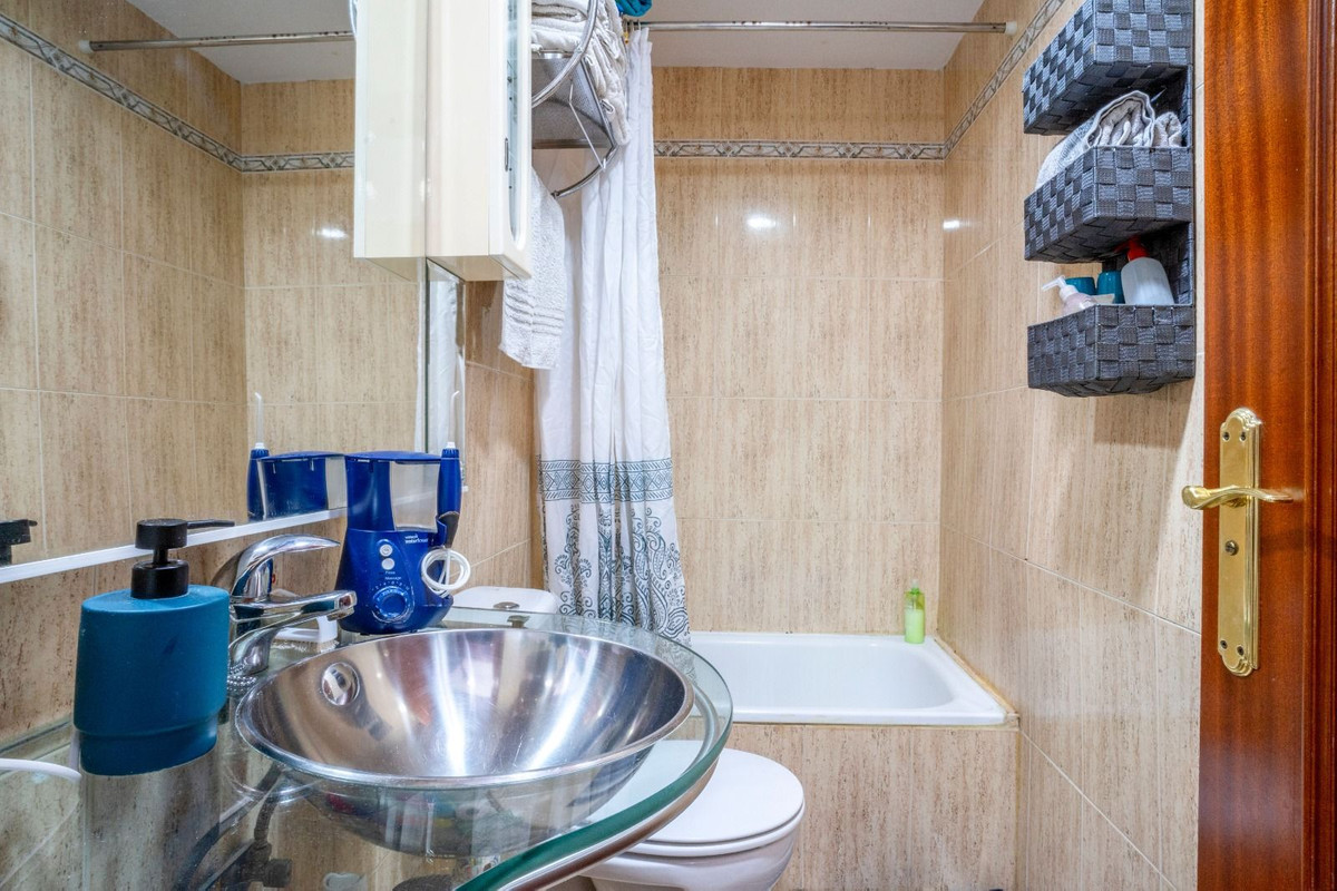 3 Bed Apartment for sale in Fuengirola Costa Del Sol, Málaga, Spain