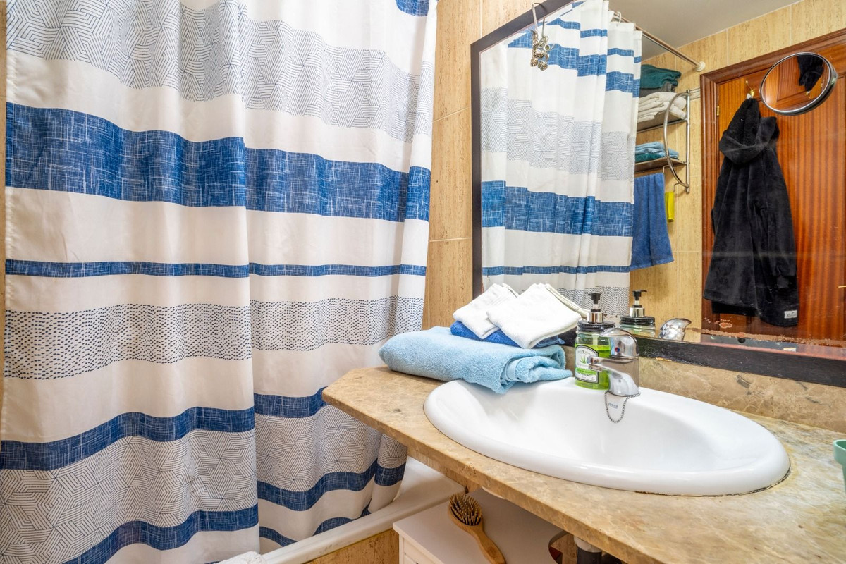 3 Bed Apartment for sale in Fuengirola Costa Del Sol, Málaga, Spain