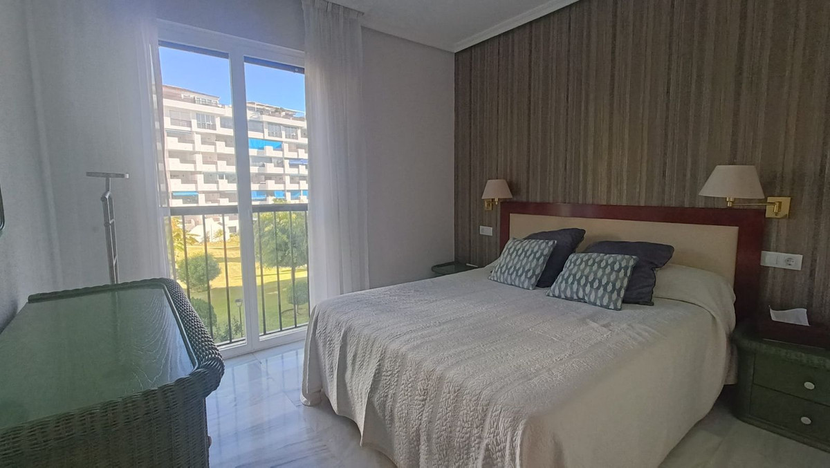 Se vende Apartamento Planta Media de 2 dormitorios en Costa Del Sol, Málaga, España