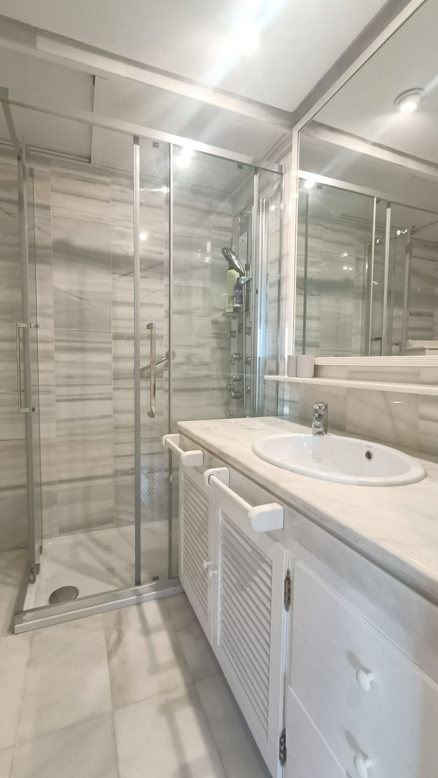 Se vende Apartamento Planta Media de 2 dormitorios en Costa Del Sol, Málaga, España
