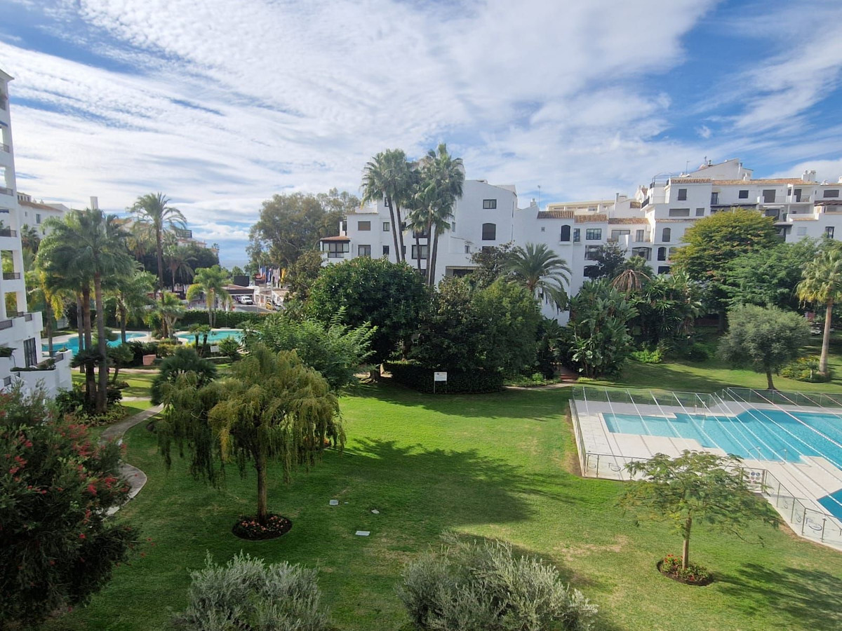 Se vende Apartamento Planta Media de 2 dormitorios en Costa Del Sol, Málaga, España