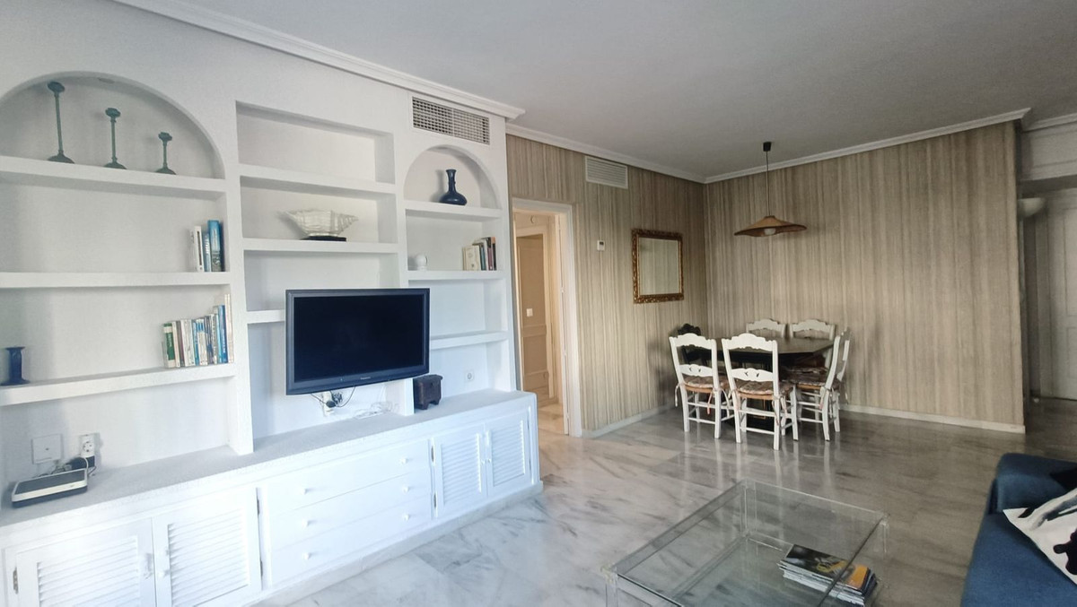 Se vende Apartamento Planta Media de 2 dormitorios en Costa Del Sol, Málaga, España