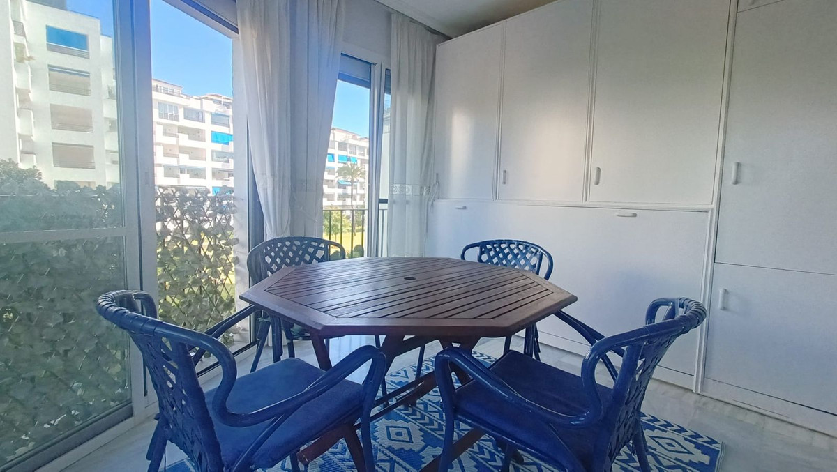 Se vende Apartamento Planta Media de 2 dormitorios en Costa Del Sol, Málaga, España