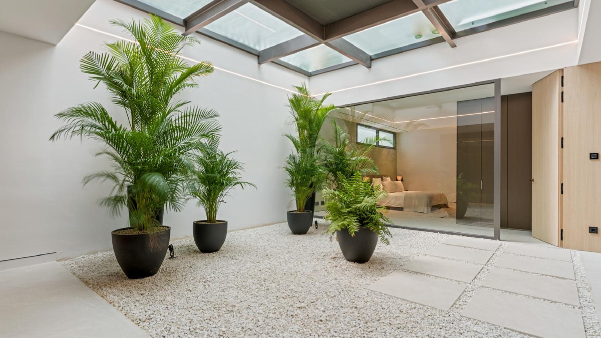 Se vende Villa - Chalet de 5 dormitorios en Costa Del Sol, Málaga, España