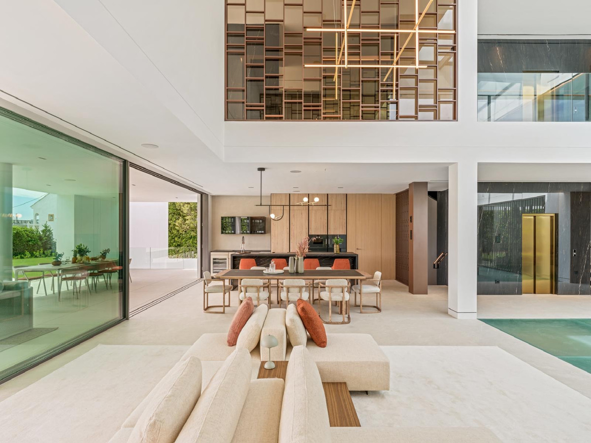 Se vende Villa - Chalet de 5 dormitorios en Costa Del Sol, Málaga, España