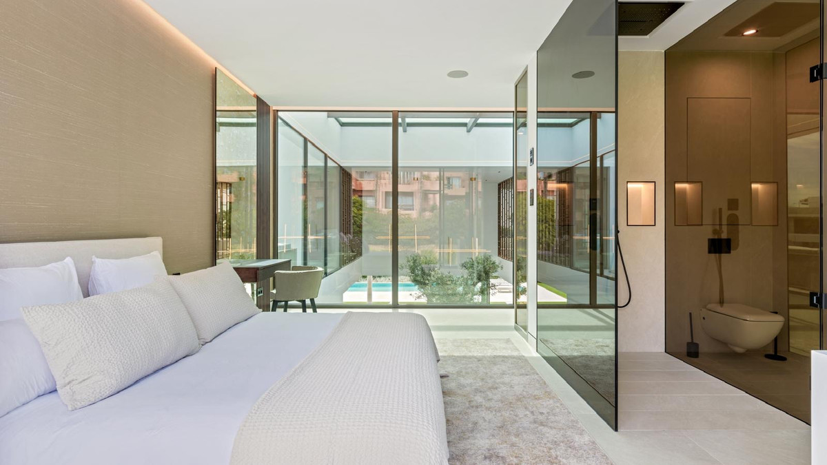 Se vende Villa - Chalet de 5 dormitorios en Costa Del Sol, Málaga, España