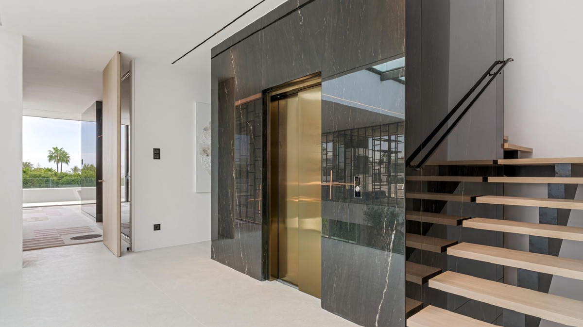 Se vende Villa - Chalet de 5 dormitorios en Costa Del Sol, Málaga, España