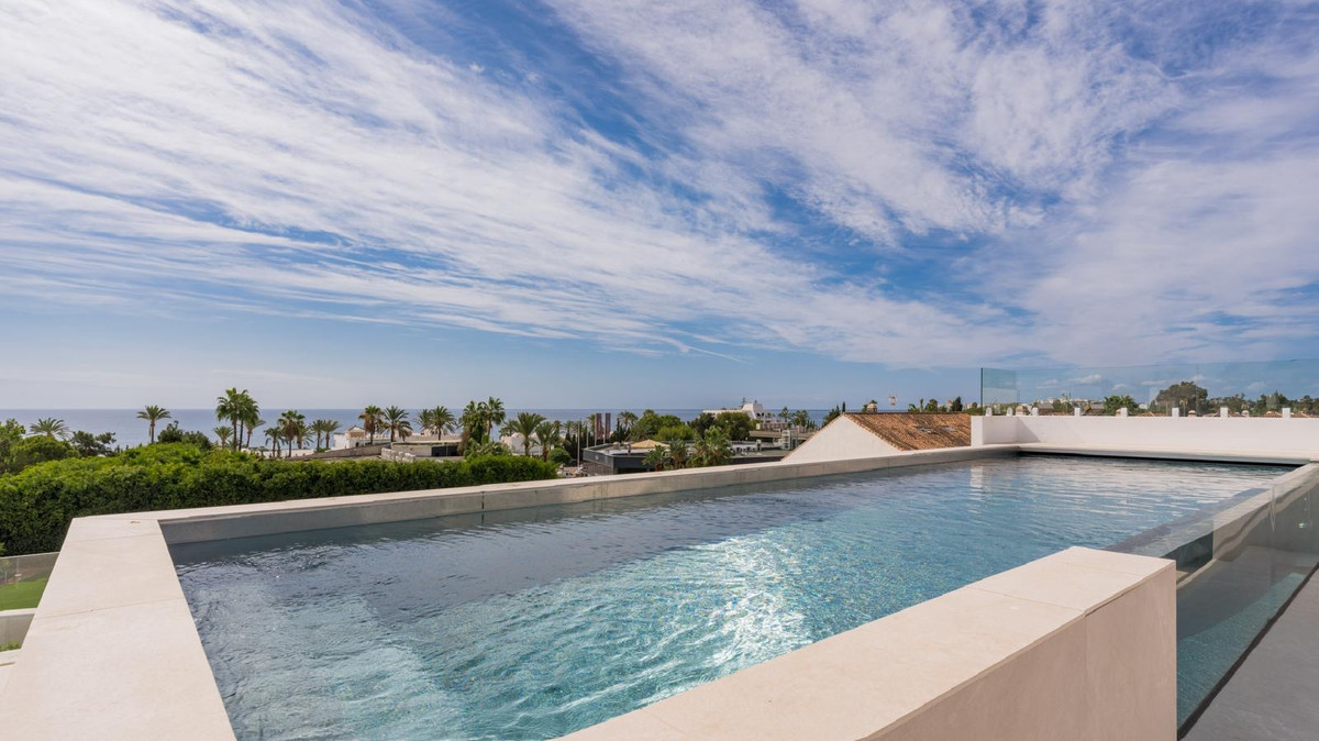 Se vende Villa - Chalet de 5 dormitorios en Costa Del Sol, Málaga, España