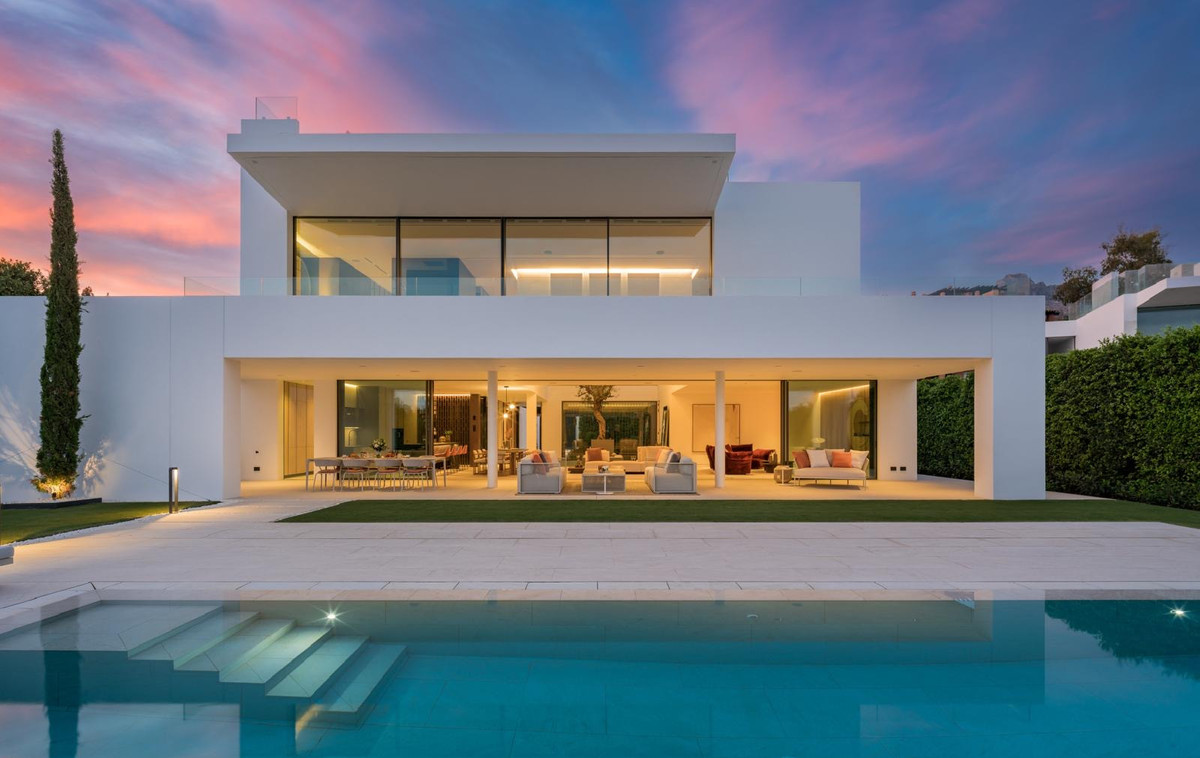 Se vende Villa - Chalet de 5 dormitorios en Costa Del Sol, Málaga, España