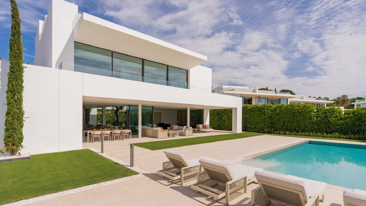 Se vende Villa - Chalet de 5 dormitorios en Costa Del Sol, Málaga, España