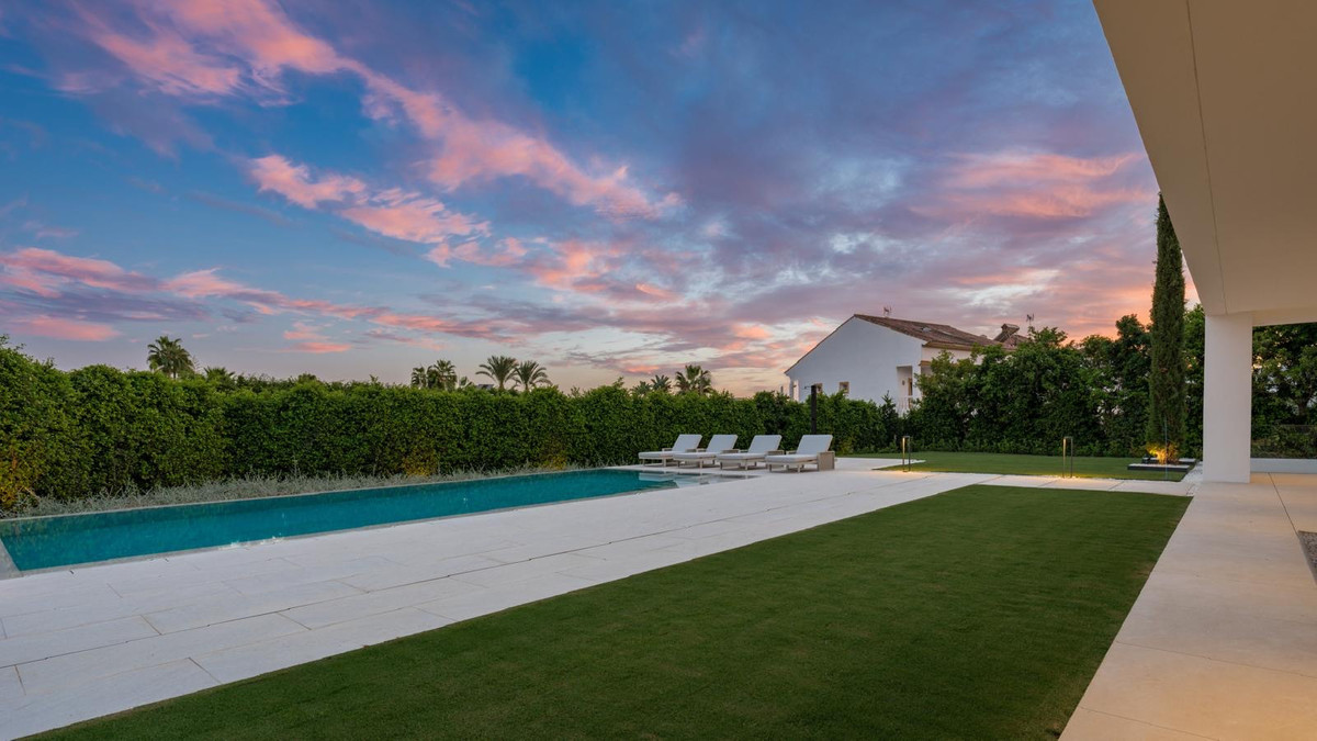 Se vende Villa - Chalet de 5 dormitorios en Costa Del Sol, Málaga, España
