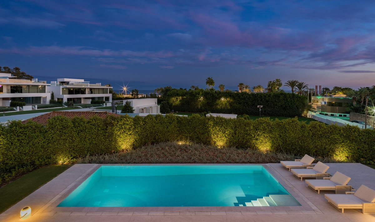 Se vende Villa - Chalet de 5 dormitorios en Costa Del Sol, Málaga, España