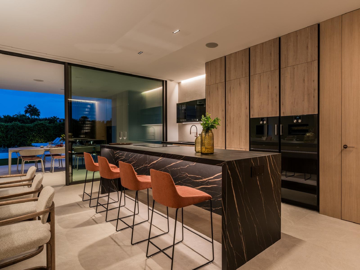Se vende Villa - Chalet de 5 dormitorios en Costa Del Sol, Málaga, España