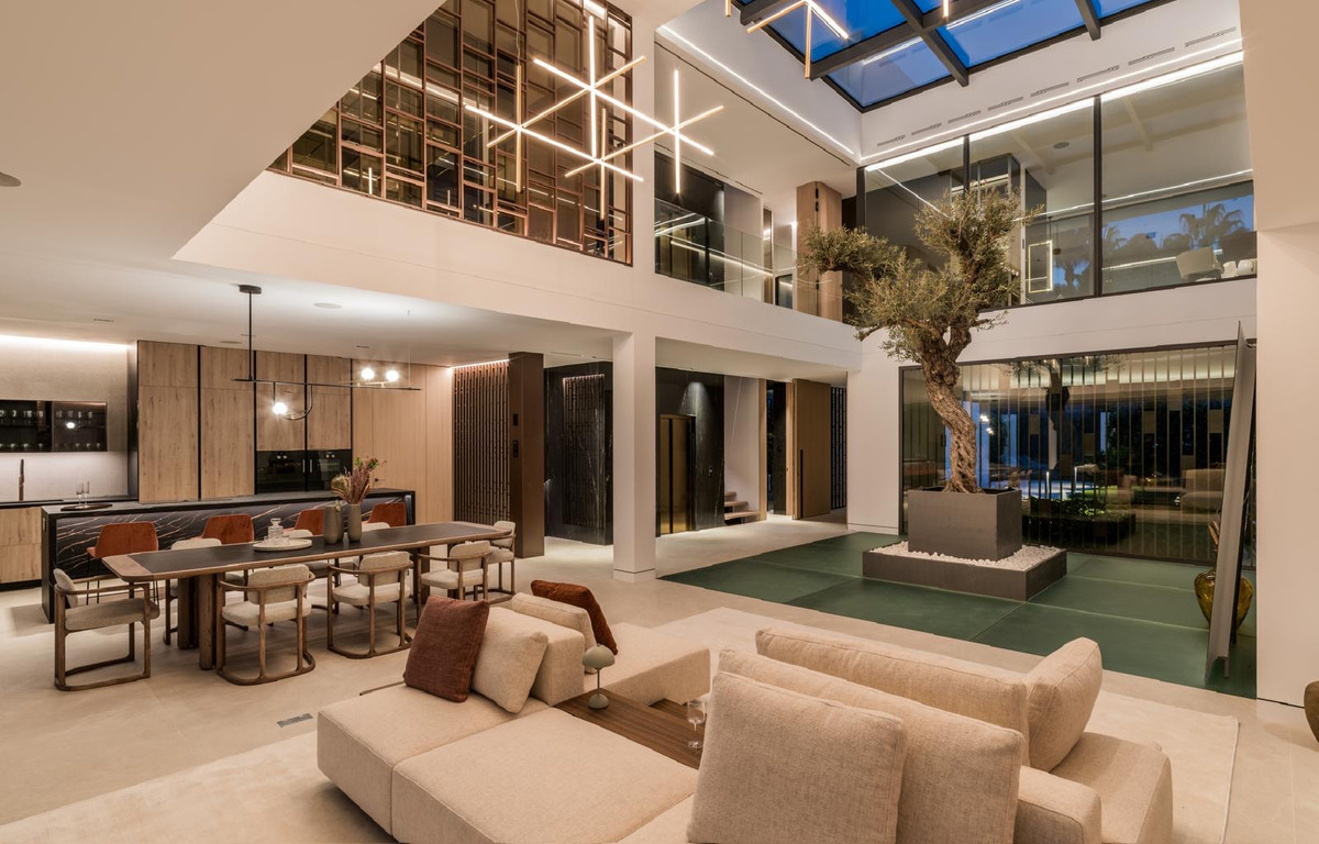 Se vende Villa - Chalet de 5 dormitorios en Costa Del Sol, Málaga, España