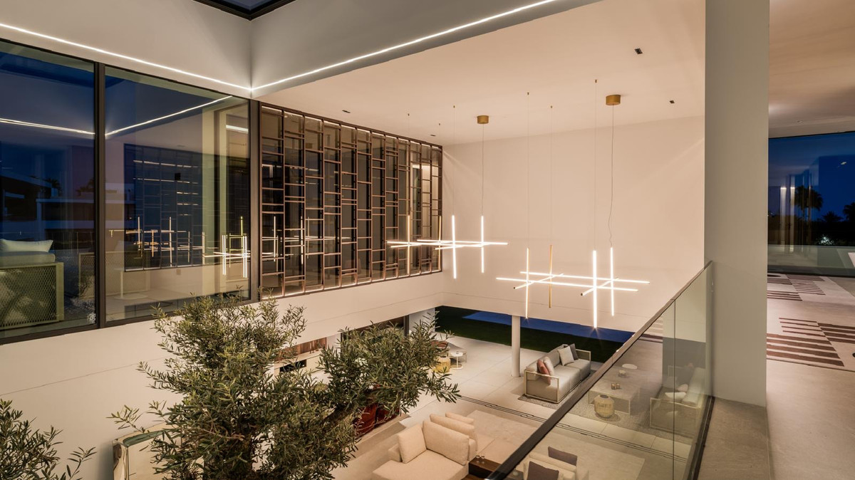 Se vende Villa - Chalet de 5 dormitorios en Costa Del Sol, Málaga, España