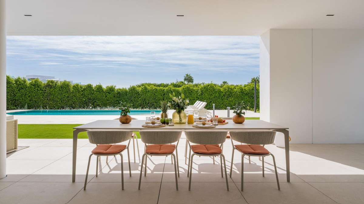 Se vende Villa - Chalet de 5 dormitorios en Costa Del Sol, Málaga, España