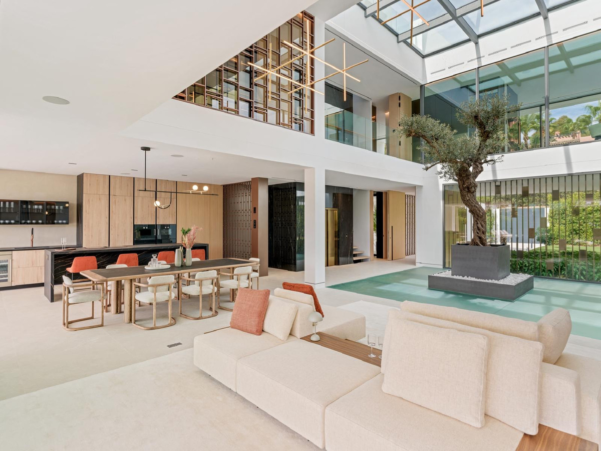 Se vende Villa - Chalet de 5 dormitorios en Costa Del Sol, Málaga, España