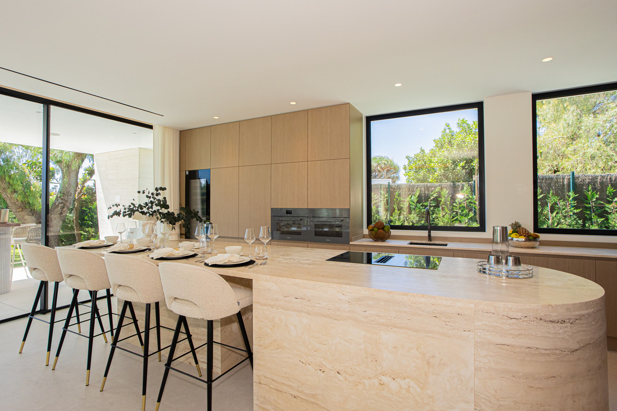 Se vende Villa - Chalet de 6 dormitorios en Costa Del Sol, Málaga, España