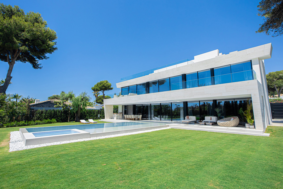 Se vende Villa - Chalet de 6 dormitorios en Costa Del Sol, Málaga, España