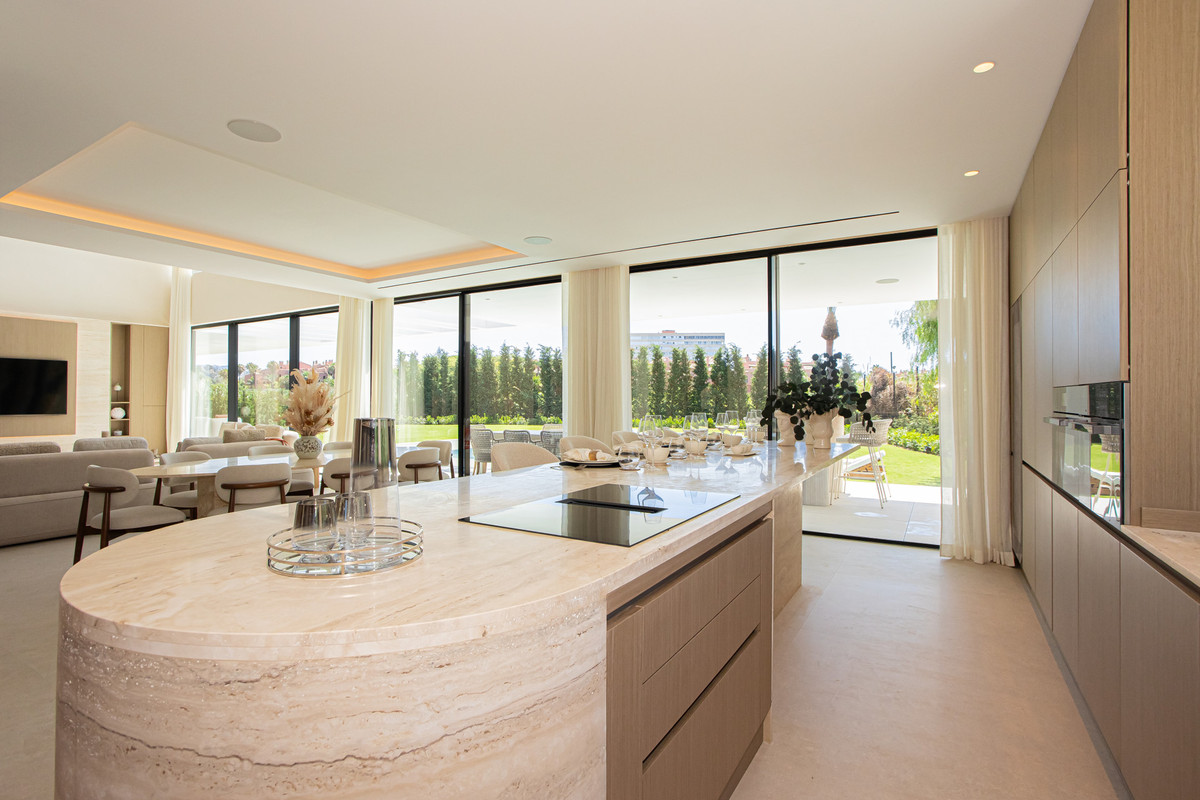 Se vende Villa - Chalet de 6 dormitorios en Costa Del Sol, Málaga, España