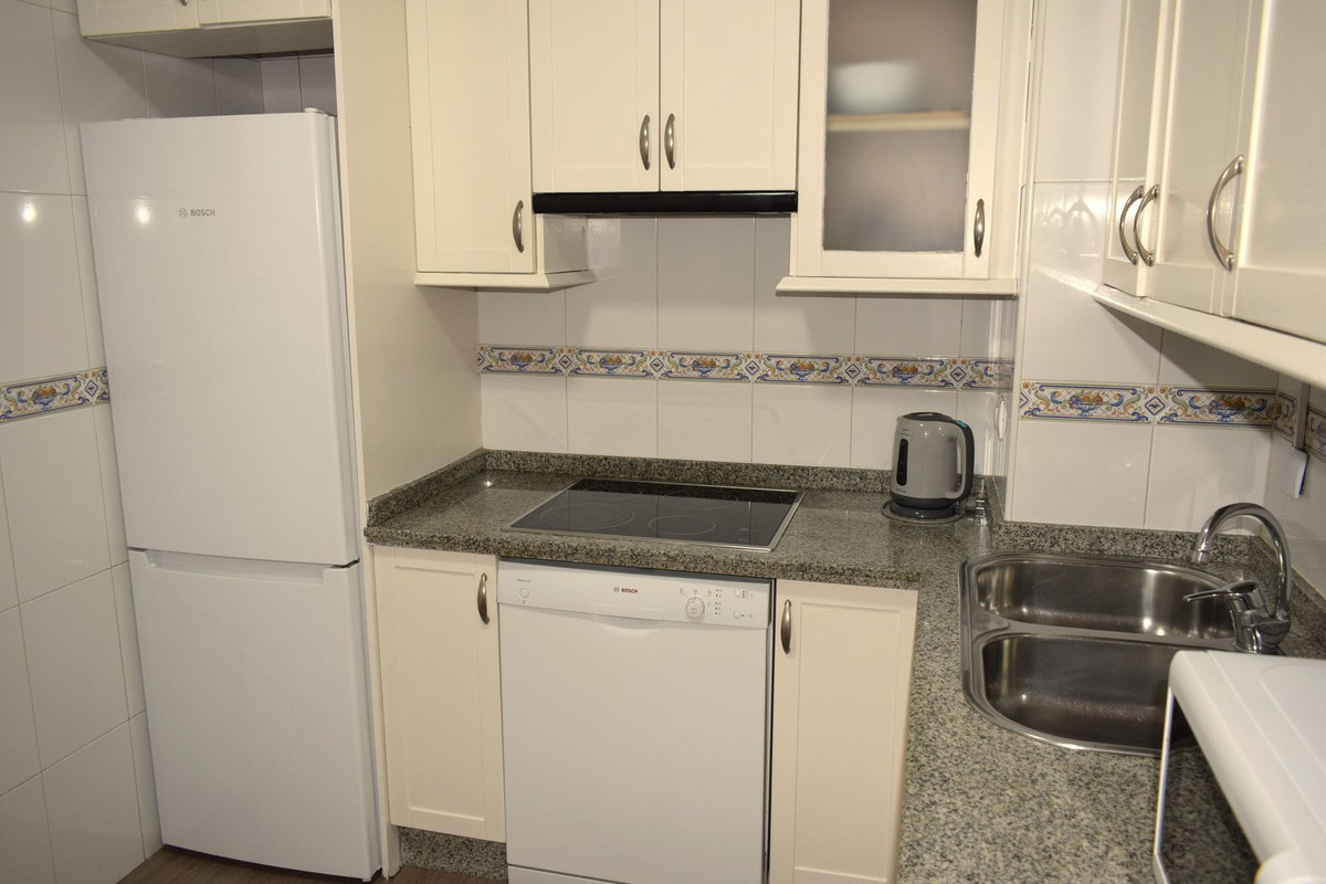 Se vende Apartamento Planta Media de 2 dormitorios en Costa Del Sol, Málaga, España