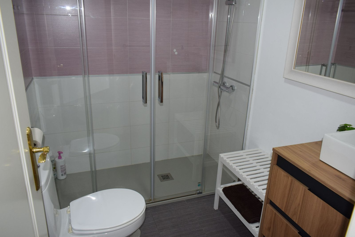 Se vende Apartamento Planta Media de 2 dormitorios en Costa Del Sol, Málaga, España