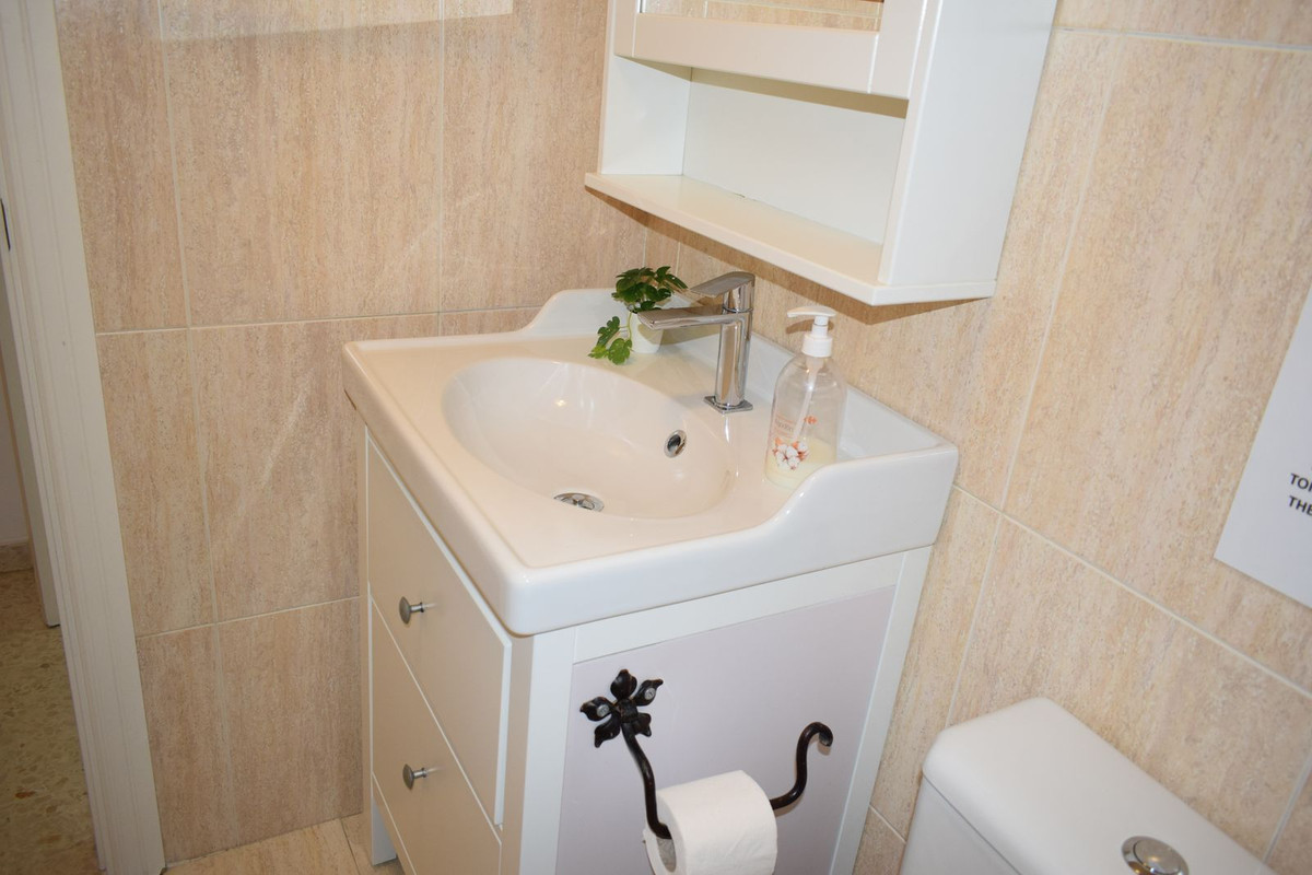 Se vende Apartamento Planta Media de 2 dormitorios en Costa Del Sol, Málaga, España