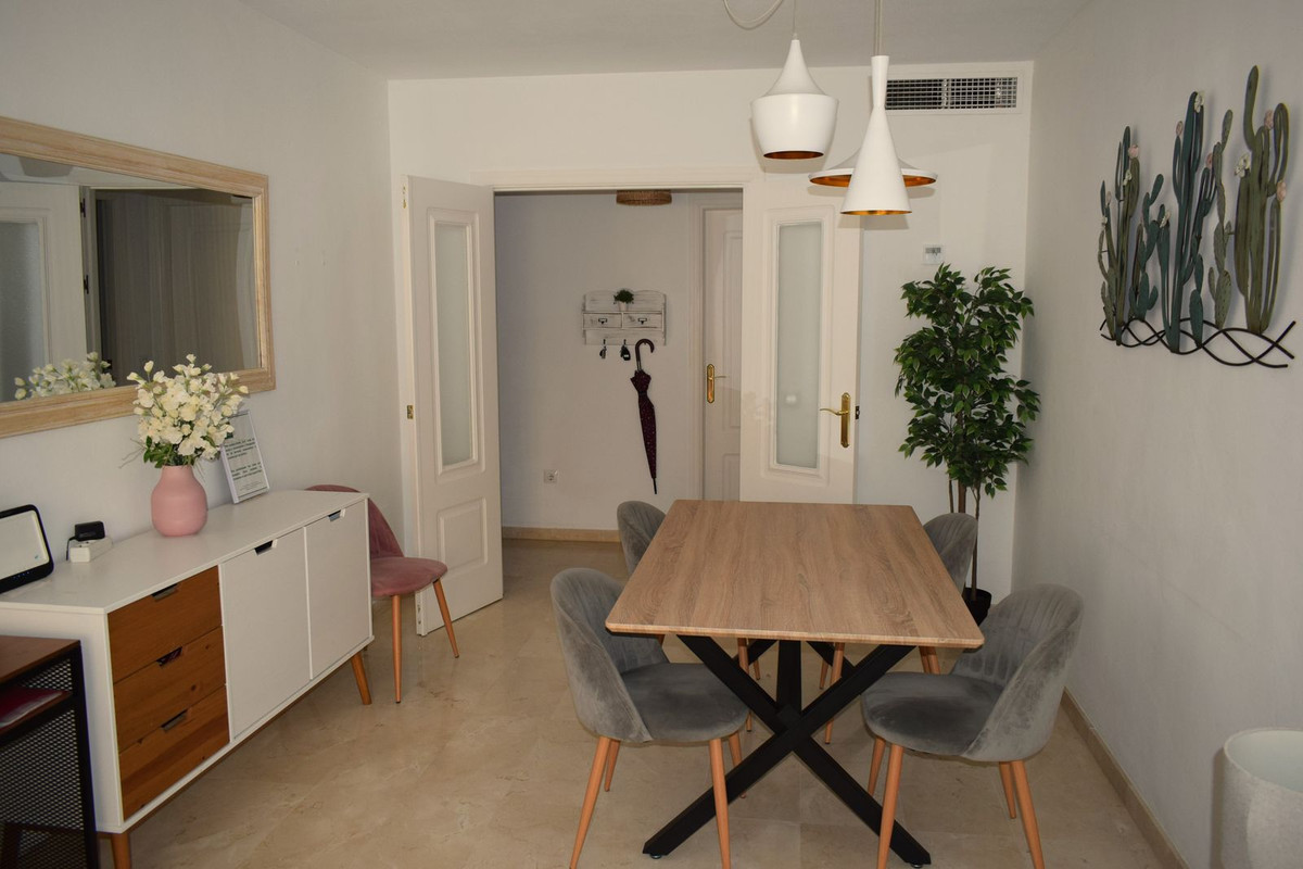 Se vende Apartamento Planta Media de 2 dormitorios en Costa Del Sol, Málaga, España