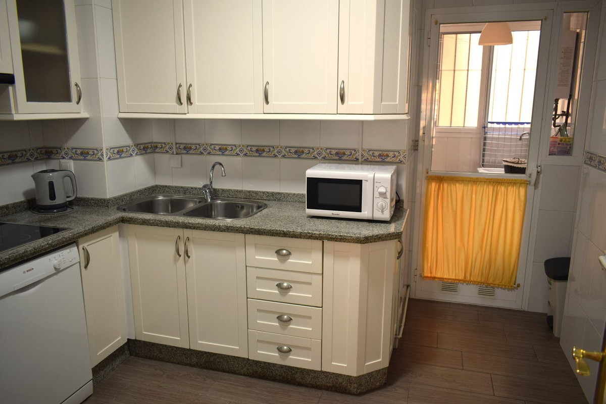 Se vende Apartamento Planta Media de 2 dormitorios en Costa Del Sol, Málaga, España