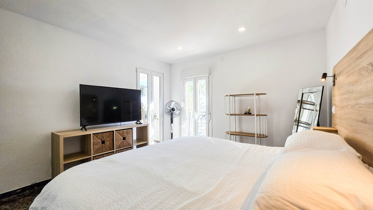 2 Bed Apartment for sale in La Duquesa Costa Del Sol, Málaga, Spain